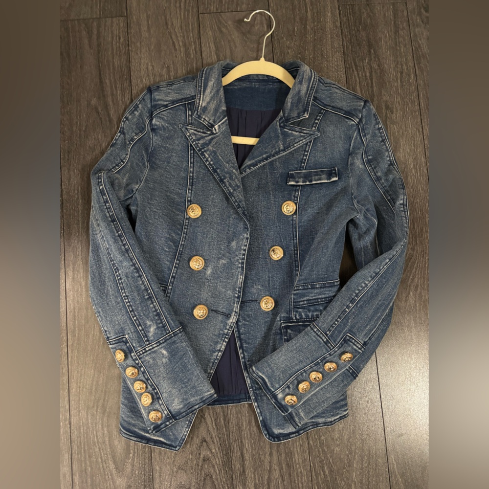 Stylish Denim Jacket with Gold Buttons